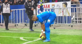 要放弃萨林杰了？广东内线护框成最大隐患，杜锋有望签下第五外援