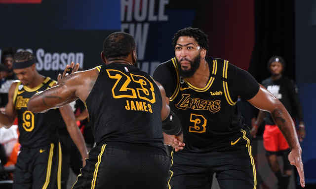 双核联手爆发！哈登&伦纳德首节得分都上双（双星同耀！哈登与伦纳德首节齐取两位数）