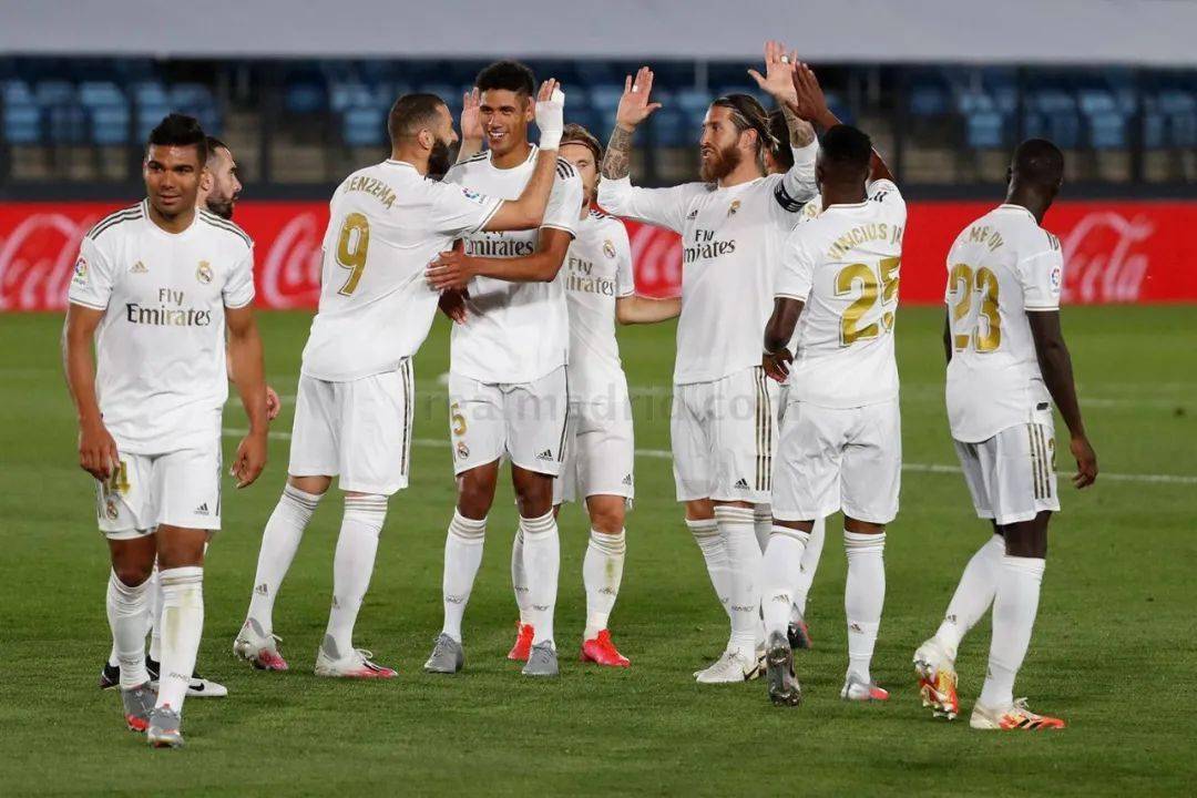 前巴萨门将：亚马尔是位天赋异禀的球员，但他需要向梅罗学习（前巴萨门神：亚马尔天赋出众，仍需向梅罗看齐）