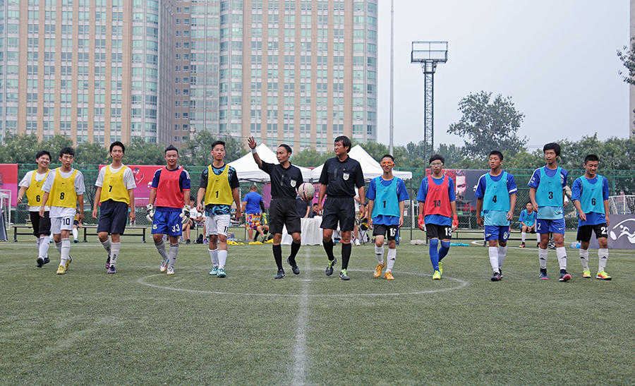 这啥情况？阿隆索赛后和瓜帅握手致意后就直接回更衣室了（怎么回事？阿隆索赛后与瓜帅致意后径直返回更衣室）