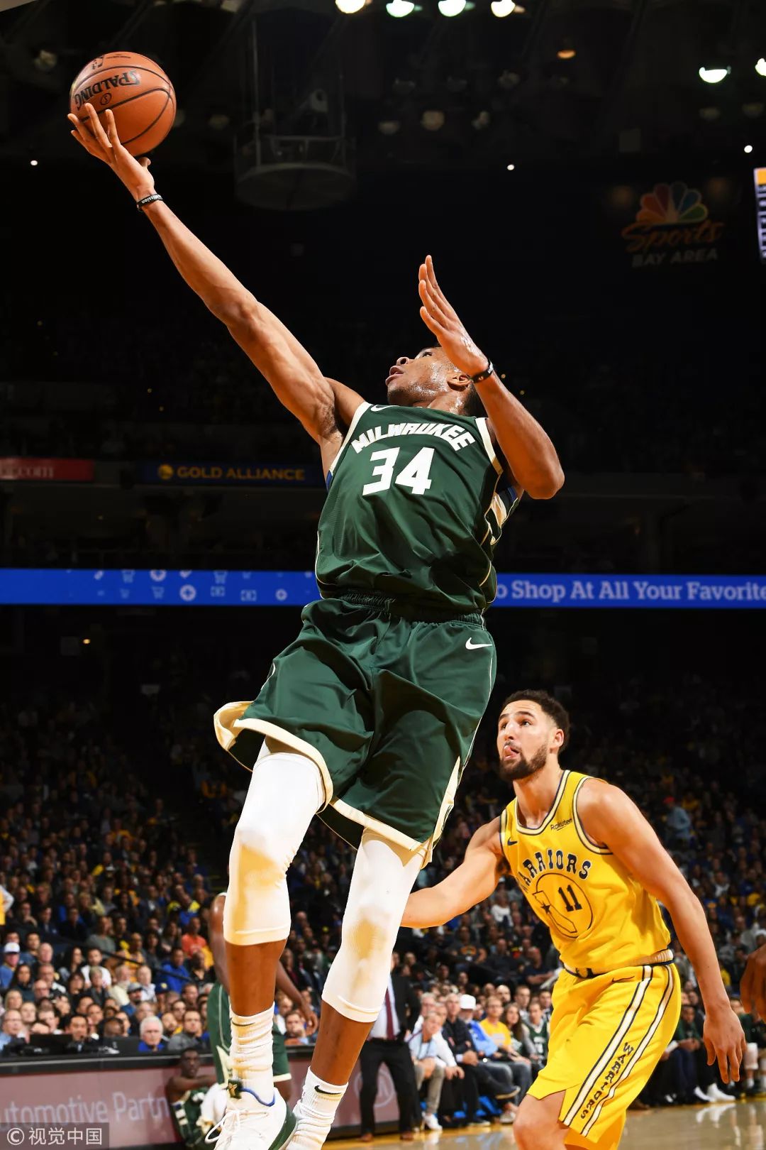 巴萨欧冠大名单：特狮回归，莱万、亚马尔、拉菲尼亚领衔锋线（巴萨出征欧冠名单：特尔施特根复出，莱万、亚马尔、拉菲尼亚坐镇前场）