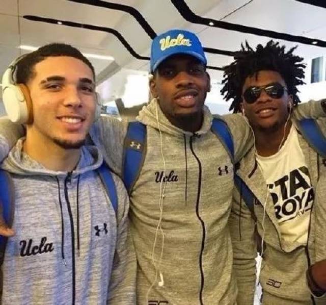 数据全面！王奕博加盟青岛首秀12分5篮板3助攻2抢断（王奕博青岛首秀数据亮眼：12分5篮板3助攻2抢断）