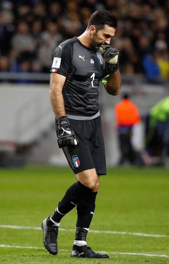 哈兰德：我喜欢被叫做吃饼中锋；有在实践“保持谦逊”这句话（哈兰德：喜欢被称为吃饼中锋，也在身体力行“保持谦逊”）