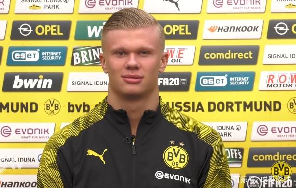 曼联本赛季在劫富济贫中表现突出，对阵强队全胜，但中下游球队难求一胜，有望争夺欧冠资格。（曼联本季上演“劫富济贫”：强敌面前全胜，中下游难取三分，仍有望冲击欧冠名额）