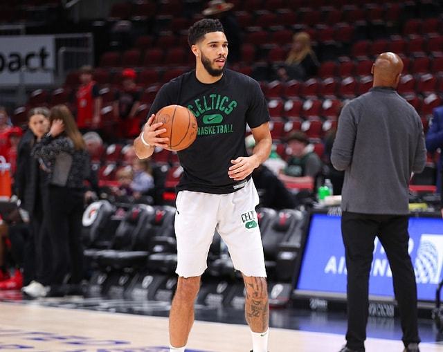 皇马本泽马梅开二度助球队取胜（本泽马独中两元助皇马全取三分）