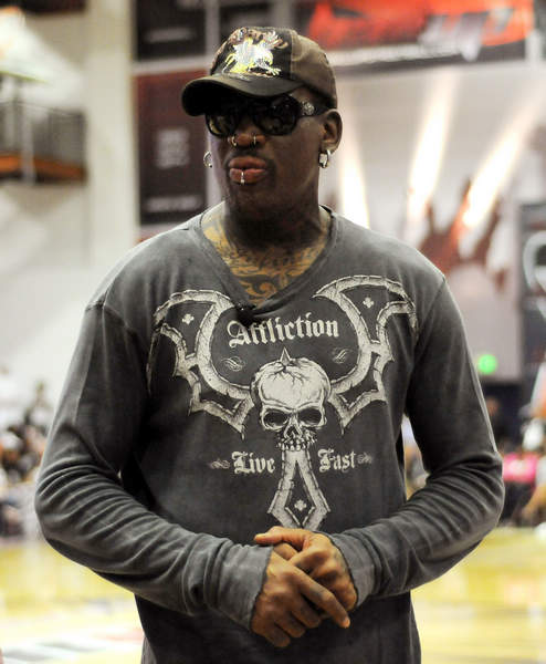 霍芬海姆3-0大胜奥格斯堡，布格尔传射，巴祖马纳-杜尔建功（霍芬海姆3-0零封奥格斯堡：布格尔传射立功，巴祖马纳-杜尔破门）