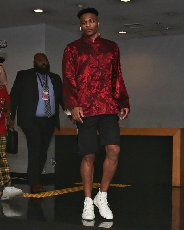 看国米的球也就从11／12赛季开始，最开始一直用...（我从11／12赛季才开始看国米，最初一直用...）