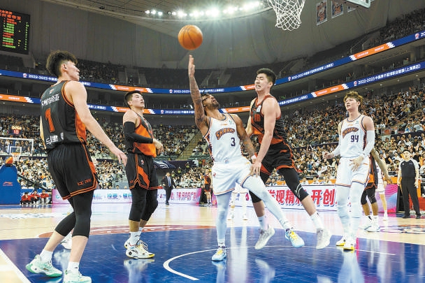 广东大胜后3喜1忧！杜锋终于开窍，王洪泽接班二飞，杜润旺退化（广东大胜三喜一忧：杜锋用人见效，王洪泽接棒二飞，杜润旺状态下滑）