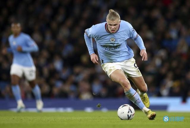 意甲登顶！让2追3 米兰3-2客胜都灵反超两强 普利西奇替补双响（逆转登顶意甲！米兰客场3-2击退都灵反超双雄 普利西奇替补梅开二度）